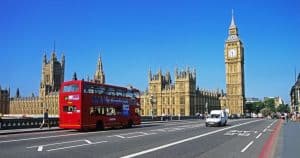 Business professionals discussing the benefits of using an English Limited company